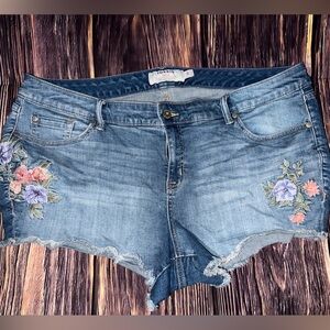 🌼🌸Torrid Floral Denim Jean Shorts size 20 🌸🌼